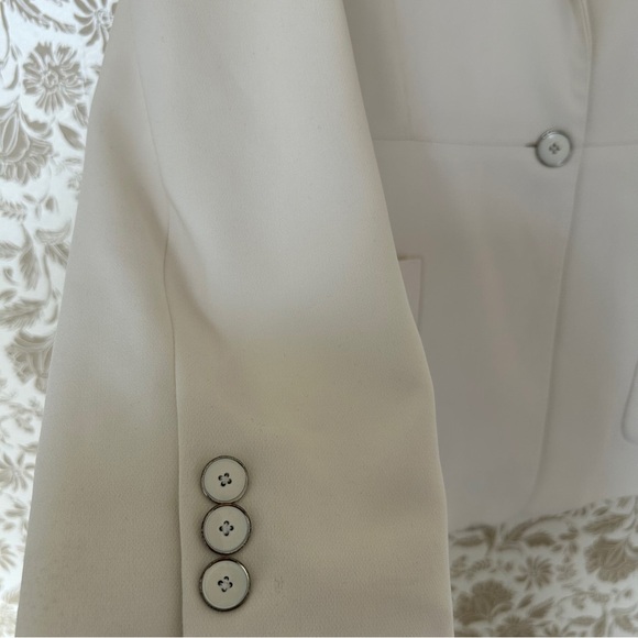 Elie Tahari Cream Blazer – Size 16, Classic & Chic - Picture 3 of 7